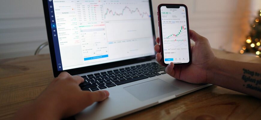 man, computer, stock trading, iphone, hands, finance, day trading, wall street, finances, investor, money, wealth, equity, trader, day trader, investing, investment, banking, stock market, forex, shareholder, financial, investor, investor, investor, equity, trader, trader, trader, trader, stock market, forex, forex, forex, forex, forex